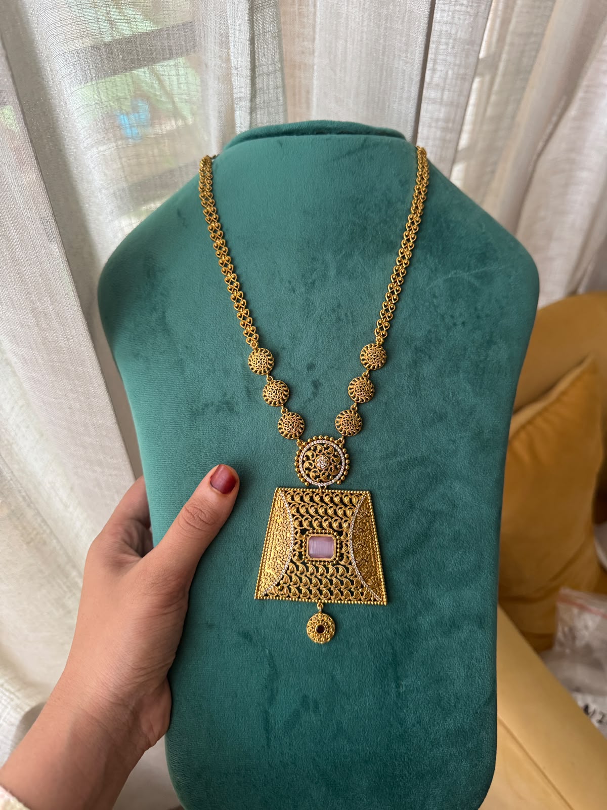 Royal Square Antique Haaram -HN49