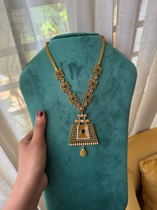 Noor Geometric Pendant Necklace HH-125